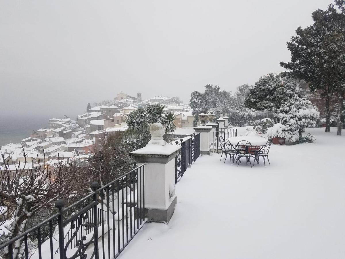 La Villa Di Augusto อันกุยลารา ซาบาเซีย ภายนอก รูปภาพ